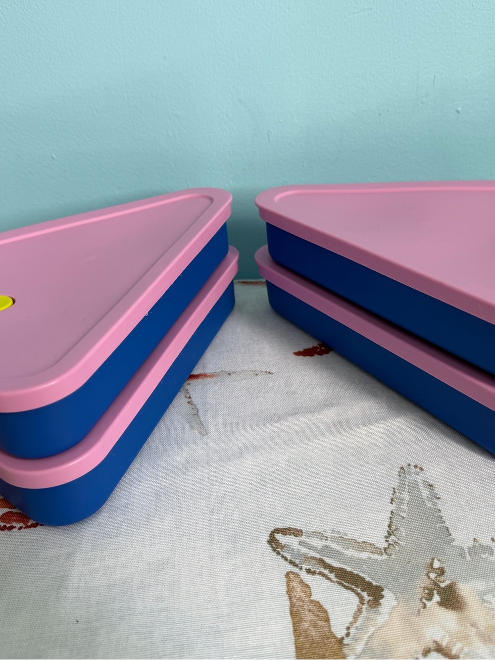 Blue and pink pizza-shaped lunchbox - Picture 6 of 7